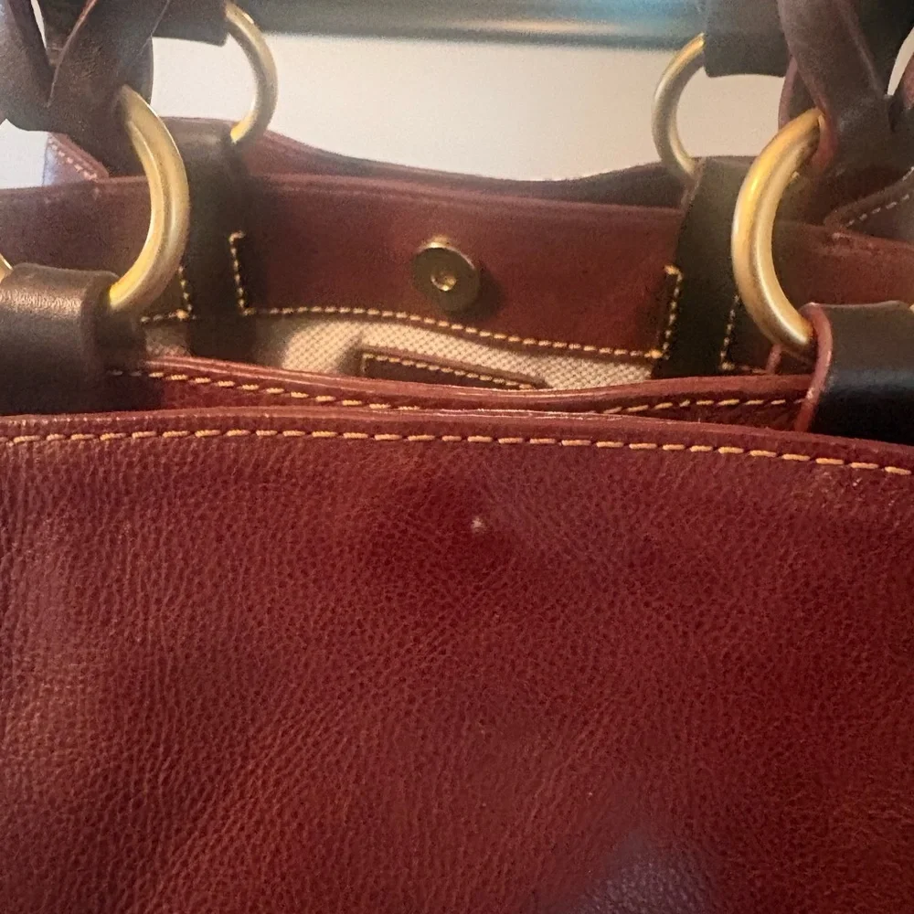 Dooney & Bourke large zip Barlow (Bordeaux) - Picture 2 of 8
